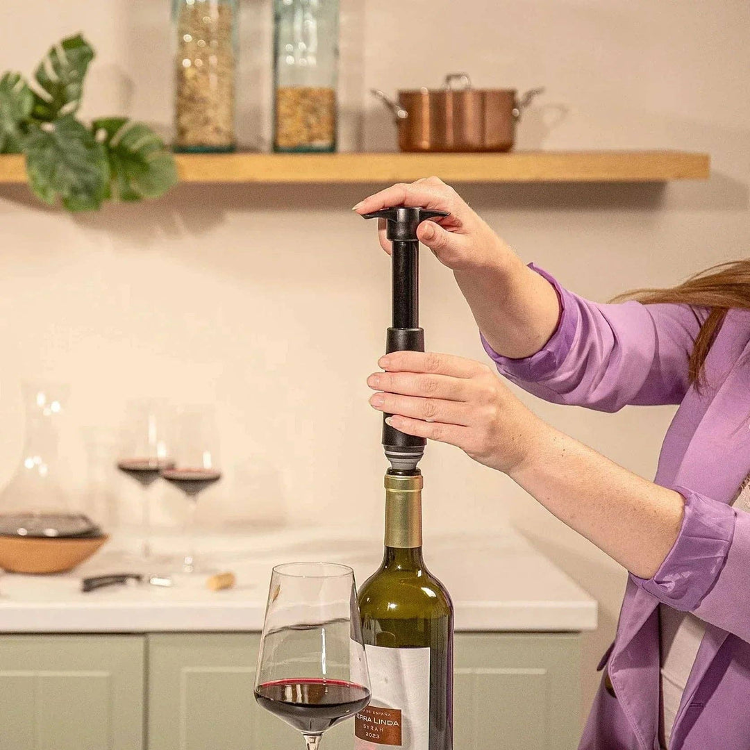 Original Wine Saver Black with 1 stopper