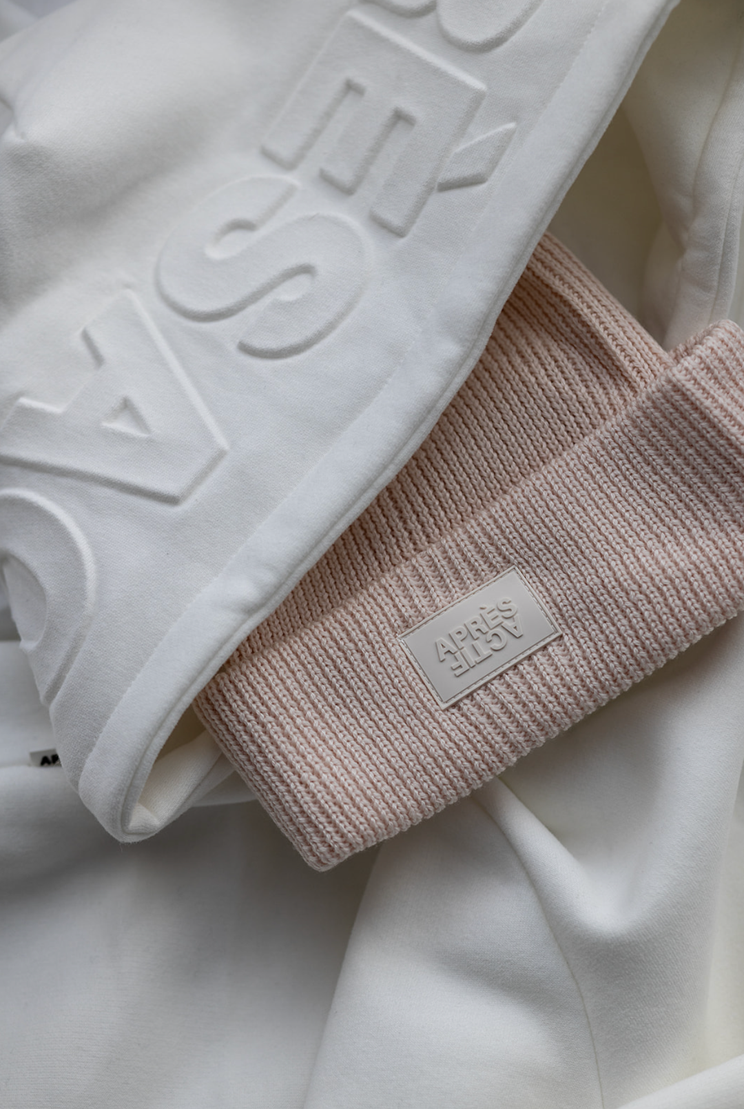 Embossed Hoodie — White: S