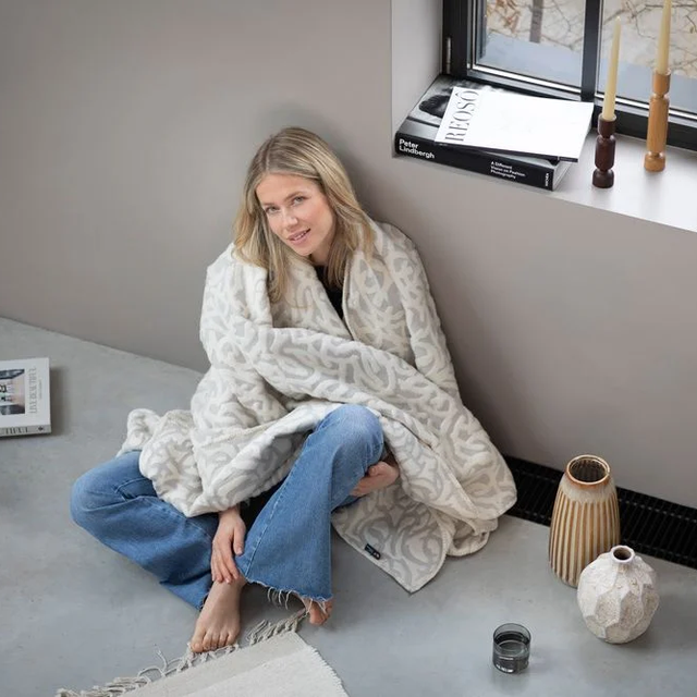 CARLA Throw "Floral Fine Lines" light grey — styled in a living room