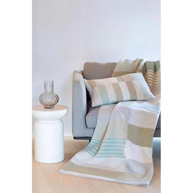 SAVONA Throw "Mikado" linden — styled in a living room